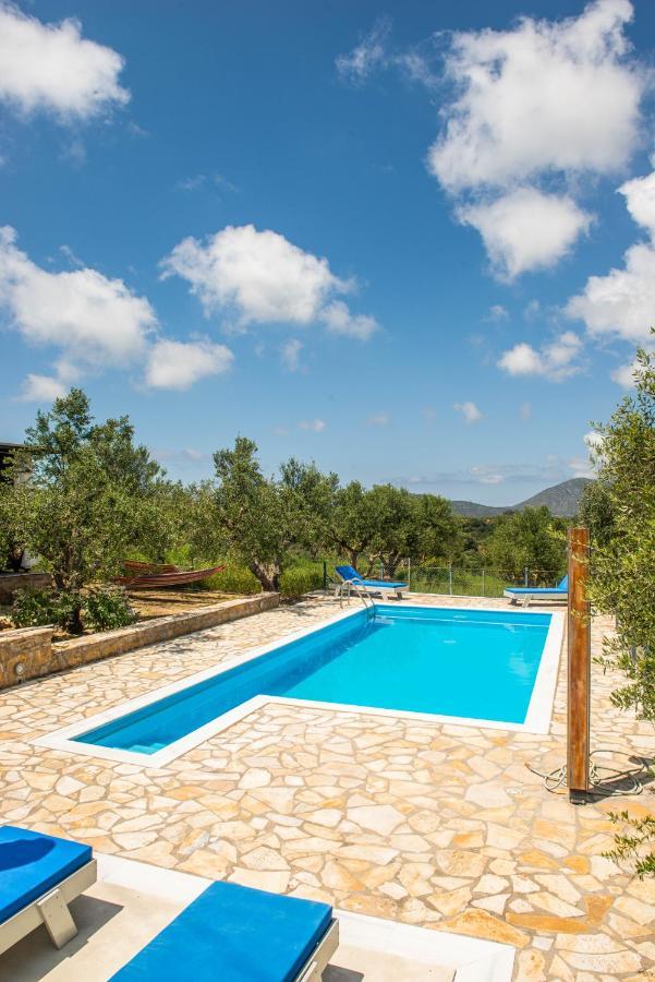 Hakuna Matata Holidays Wooden Lodge With Airco & Pool In Greek Olive Grove ميثوني المظهر الخارجي الصورة