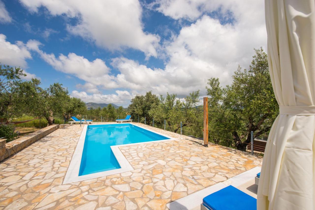 Hakuna Matata Holidays Wooden Lodge With Airco & Pool In Greek Olive Grove ميثوني المظهر الخارجي الصورة