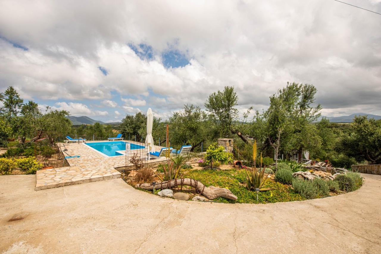 Hakuna Matata Holidays Wooden Lodge With Airco & Pool In Greek Olive Grove ميثوني المظهر الخارجي الصورة