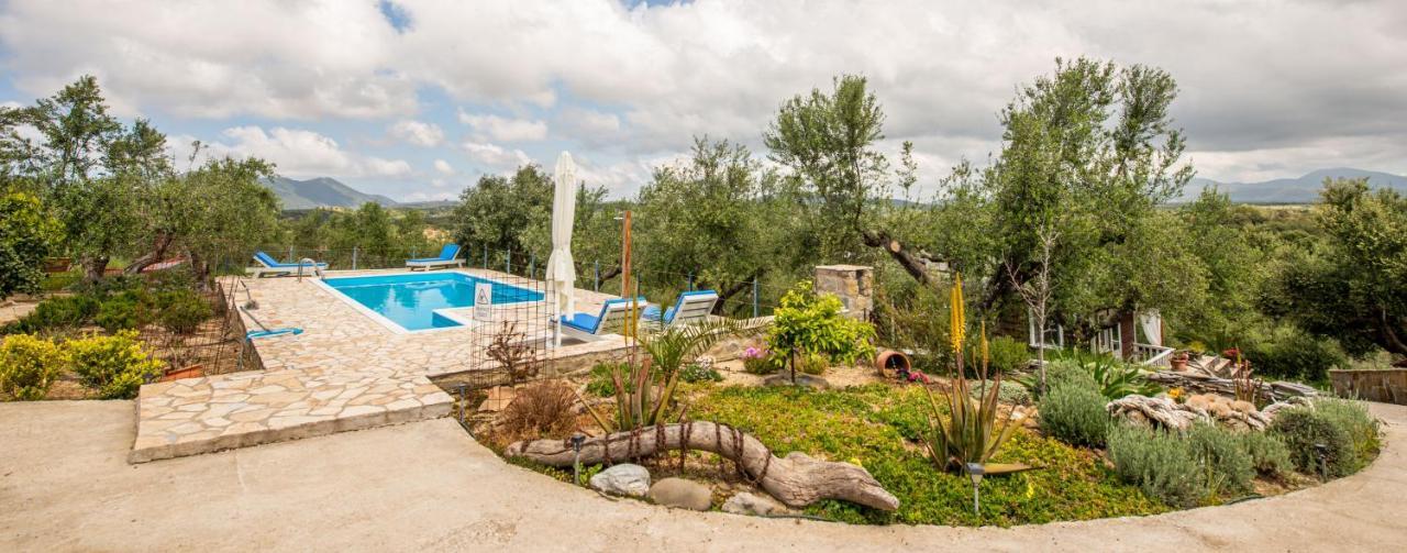 Hakuna Matata Holidays Wooden Lodge With Airco & Pool In Greek Olive Grove ميثوني المظهر الخارجي الصورة